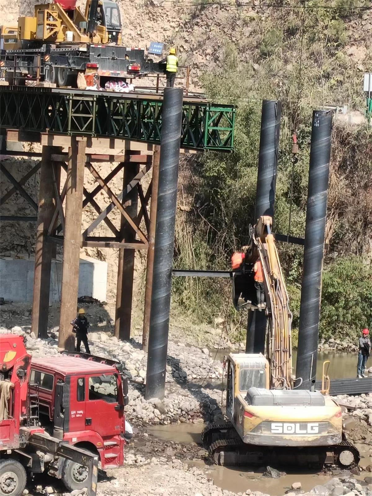 湖南浩潤(rùn)路橋機(jī)械有限公司,郴州公路鋼橋設(shè)計(jì)制造加工,郴州鋼管樁橋梁設(shè)計(jì)制造加工 湖南浩潤(rùn)路橋機(jī)械有限公司,郴州公路鋼橋設(shè)計(jì)制造加工,郴州鋼管樁橋梁設(shè)計(jì)制造加工