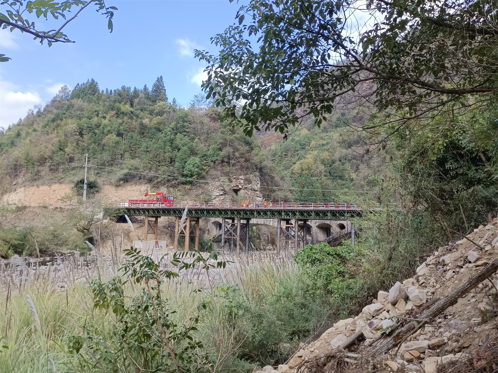 湖南浩潤(rùn)路橋機(jī)械有限公司,郴州公路鋼橋設(shè)計(jì)制造加工,郴州鋼管樁橋梁設(shè)計(jì)制造加工 湖南浩潤(rùn)路橋機(jī)械有限公司,郴州公路鋼橋設(shè)計(jì)制造加工,郴州鋼管樁橋梁設(shè)計(jì)制造加工
